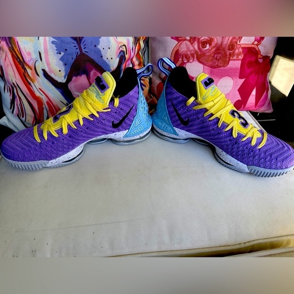 New LeBron James 16 Lakers Heritage Size 11​ main image 10